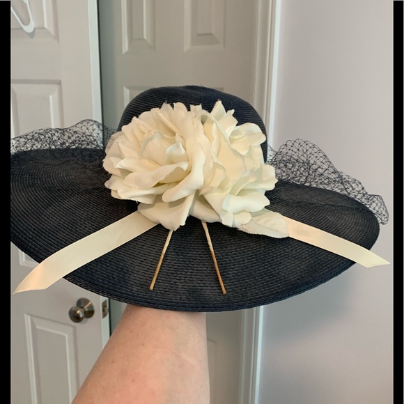 Broadbanded hat with large flower and veil. Navy with dusty cream ribbon &flower - Picture 2 of 4